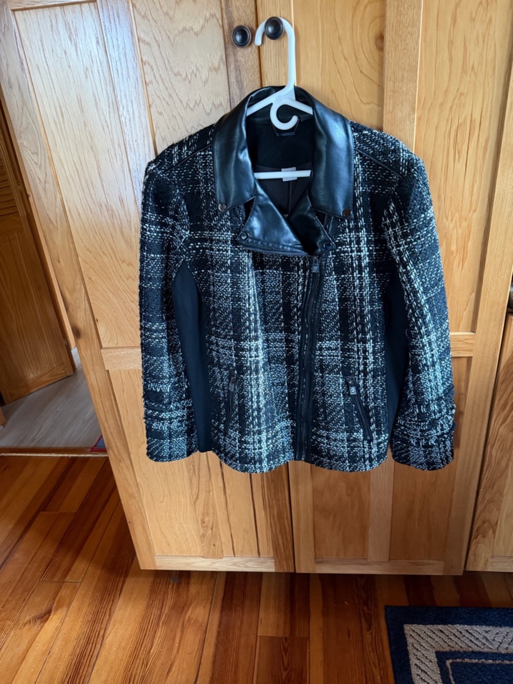 CHICOS Black & White Tweed and Faux Leather Long Sleeve Moto Jacket. Size 3
